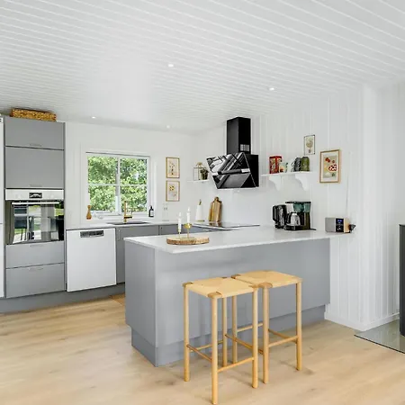 Cozy Home In Blavand With Sauna 펜션